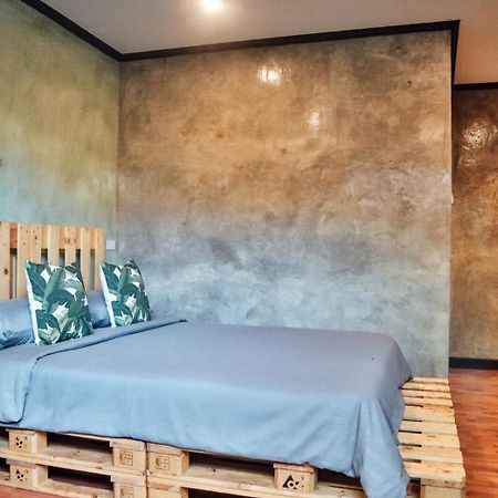 Baan Rabieng Talay Homestayบ้านระเบียงทะเล โฮมสเตย์เกาะกูด Ko Kut Exteriör bild