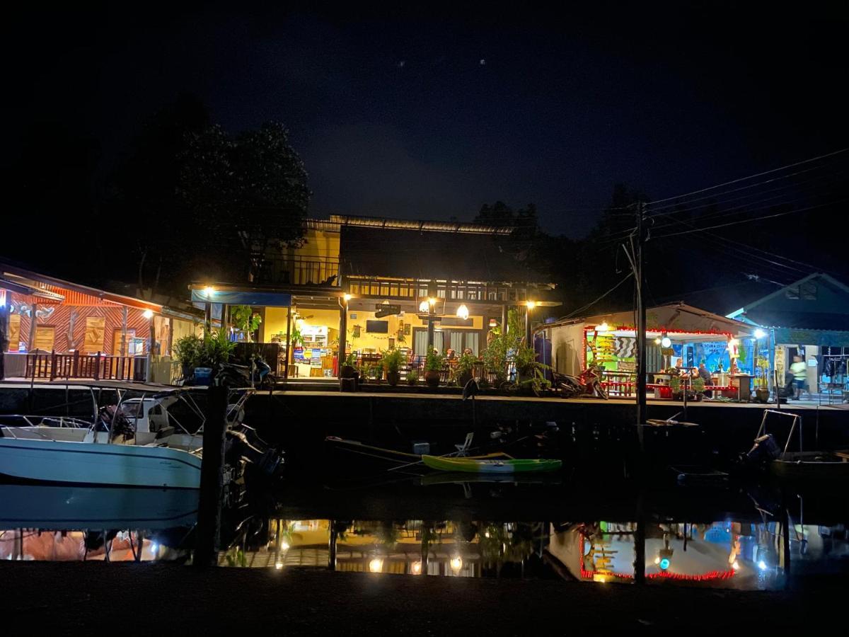 Baan Rabieng Talay Homestayบ้านระเบียงทะเล โฮมสเตย์เกาะกูด Ko Kut Exteriör bild
