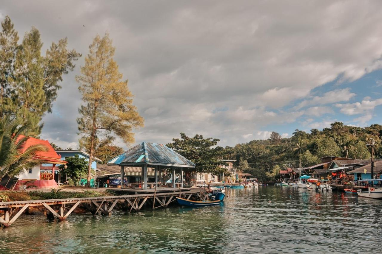 Baan Rabieng Talay Homestayบ้านระเบียงทะเล โฮมสเตย์เกาะกูด Ko Kut Exteriör bild