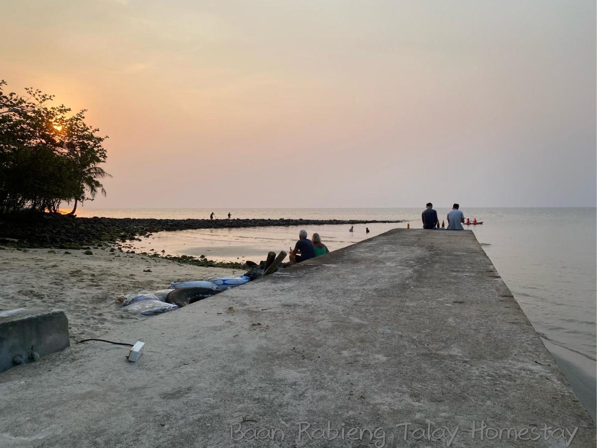 Baan Rabieng Talay Homestayบ้านระเบียงทะเล โฮมสเตย์เกาะกูด Ko Kut Exteriör bild
