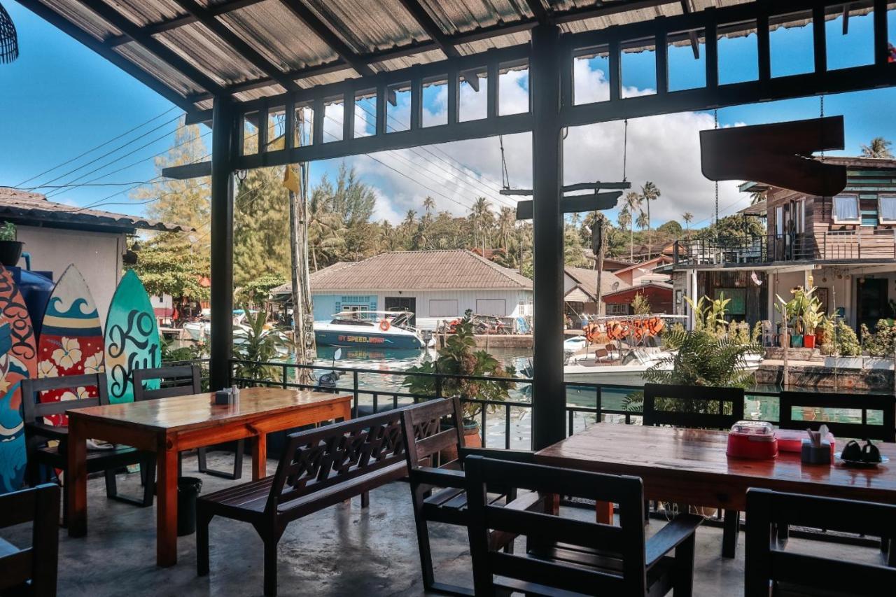Baan Rabieng Talay Homestayบ้านระเบียงทะเล โฮมสเตย์เกาะกูด Ko Kut Exteriör bild